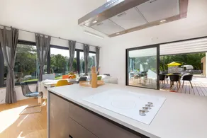 Lush Villa in Belavici With Pool & High-end Kitchen - Image 4