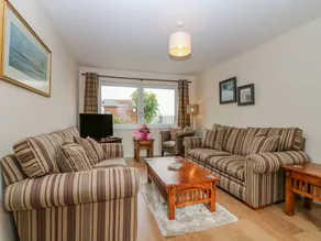 Cottage with garden - Image 3