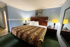 Flat with pool - Image 3