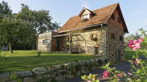 Holiday apartment with terrace, pool & garden - Image 2