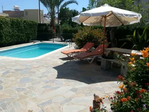 Flat with BBQ, pool & garden - Image 5