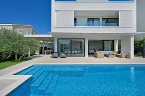 Villa with garden, private pool & terrace - Image 5