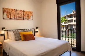 Flat with garden & terrace - Image 5