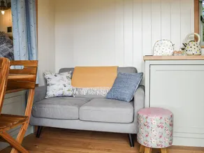Cottage with garden & BBQ - Image 4