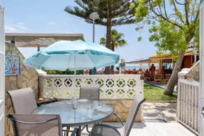 Ferienhaus "Beachfront Bungalow" mit Meerblick, Privater Terrasse und WLAN - Image 2