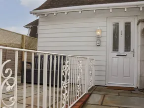 Cottage with BBQ & garden | Beach view - Image 2