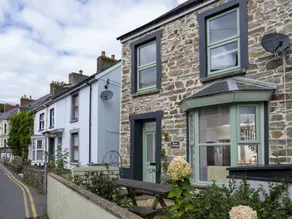 Cottage with terrace & garden - Image 2