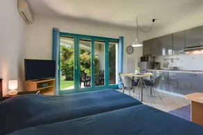 Flat with garden & terrace | Sea view - Image 4