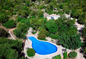 Studio avec terrasse, piscine et barbecue | Vue montagne - Image 2