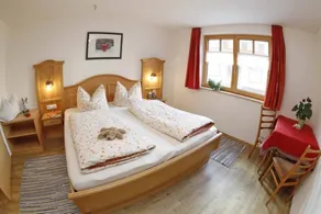 Apartment with garden & terrace - Image 3