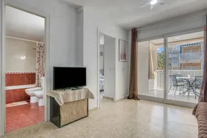 Apartment 'On Daimús Beach' with Shared Pool, Wi-Fi and Air Conditioning - Image 5
