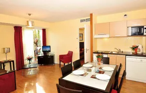 Merveilleux appartement adapté aux familles avec terrasse, piscine et jardin | Avec animaux bienvenus - Image 3