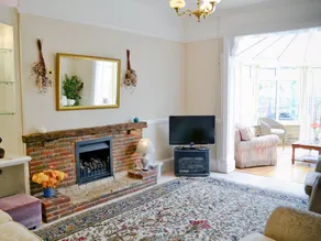Child-friendly pleasant cottage with garden - Image 2