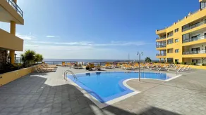 Appartement de vacances avec terrasse, piscine privée et internet haut débit | Vue mer | Proche de la plage | Adapté au travail à distance - Image 3