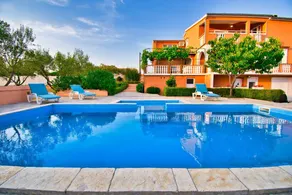 House with terrace, garden & barbeque - Image 3