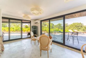 Appartement avec barbecue, jardin et piscine | Vue jardin - Image 5