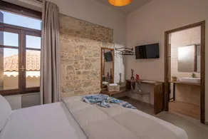 Studio with terrace | City view - Image 4