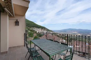 Spacieuse maison de vacances entièrement équipée avec terrasse, jardin et barbecue | Vue ville | Avec animaux acceptés - Image 2