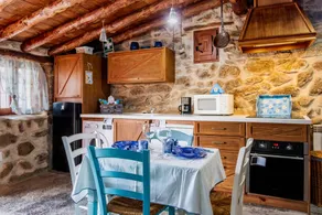 Pleasant holiday home with hot tub & sauna | Mountain view - Image 4