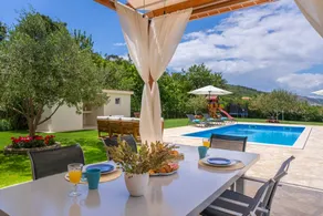 Villa with fast internet, barbeque & private pool | Mountain view - Image 2