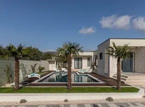 Sophisticated Oasis Residence Villa With Pool - Image 4