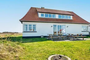 Holiday home with hot tub, terrace & sauna - Image 4