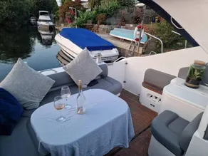 Apartment with pool | Lake view - Image 4