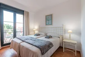 Agréable appartement de vacances adapté aux familles avec piscine et terrasse - Image 4
