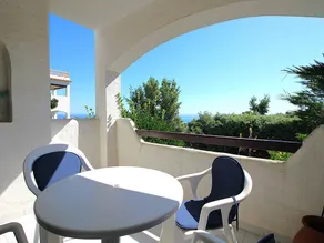 Flat with pool & garden - Image 5