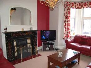 Cottage with garden - Image 3