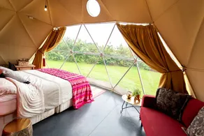 Luxury Geodesic Dome with Private Garden and Barbecue, Perfect for a Weekend Getaway near Somerset, England - Image 5