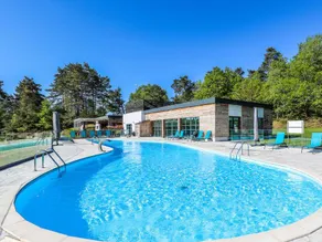 Chalet with heated pool & terrace - Image 2