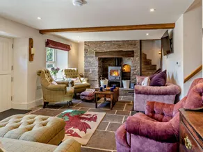 Cottage with garden, terrace & BBQ - Image 3