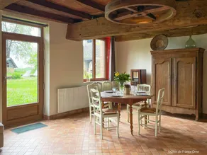 Cottage with barbecue & garden - Image 2