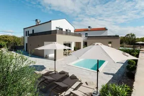 Villa apta para familias con terraza, barbacoa y piscina | Vistas a la piscina | Se admiten mascotas - Image 5