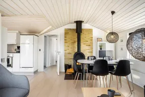 Holiday home with terrace & barbeque - Image 3