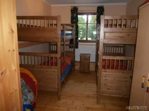 Flat with pool, barbeque & garden - Image 3