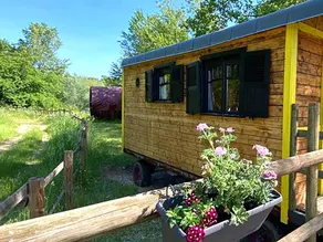 Unique accommodation with heated pool & terrace - Image 4