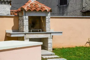 Villa with BBQ, terrace & pool - Image 4
