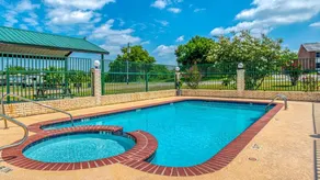 Holiday apartment with pool - Image 2