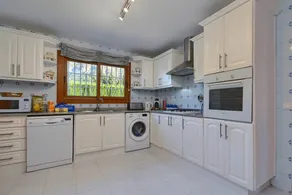 Holiday home with barbeque, terrace & garden - Image 5