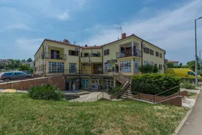 Apartamento con jardín | Vistas a la ciudad | Admite perro - Image 2