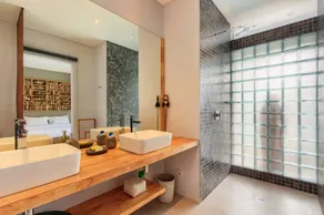 Family-friendly spacious villa with garden & private pool - Image 5