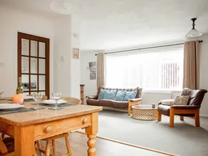 Bellissimo cottage adatto alle famiglie con barbecue e giardino - Image 4
