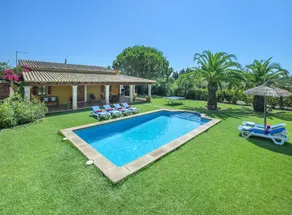 Family-oriented villa with terrace, garden & private pool | Mountain view | Good for workation - Image 5