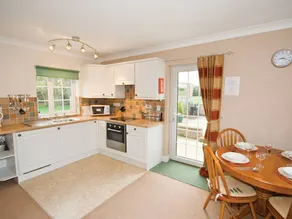 Family-friendly beautiful cottage with garden - Image 3