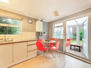 Cottage with garden - Image 4
