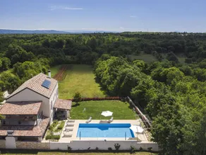 Holiday home with barbeque, private pool & hot tub - Image 2