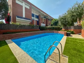 Villa with pool, garden & terrace - Image 3