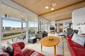 House with sauna, terrace & hot tub - Image 4